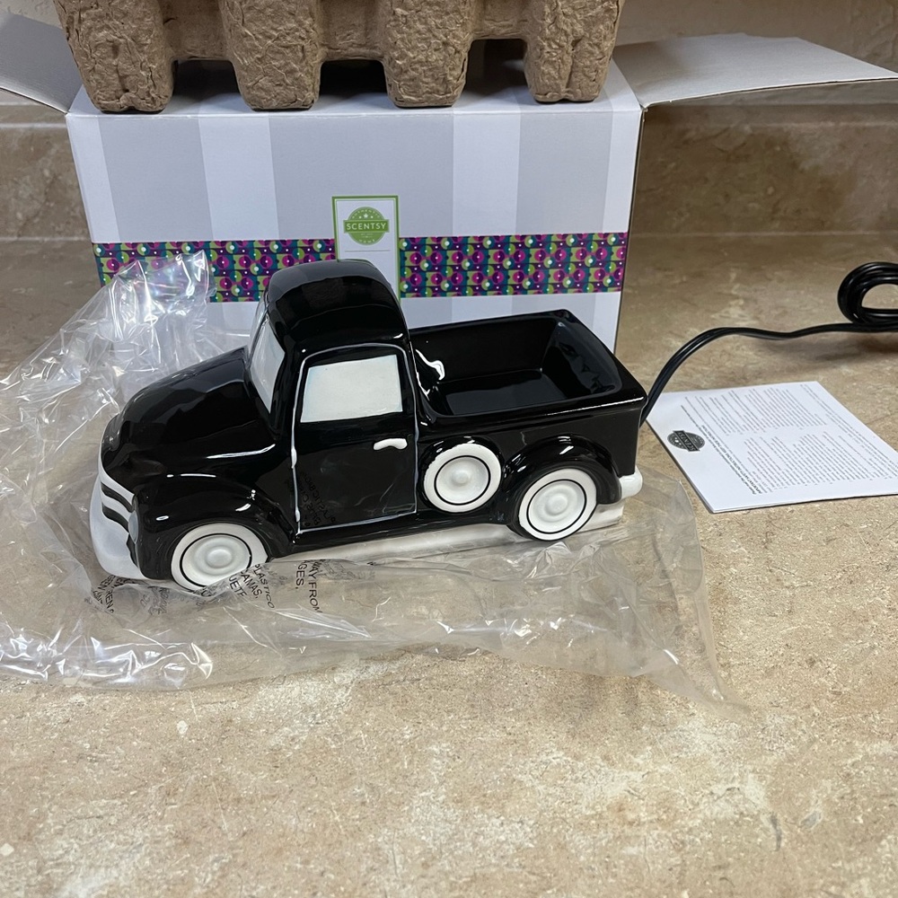 Scentsy retro black truck warmer